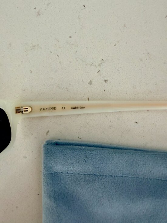 Feroce Off-White Polarized Hilary Style Sunglasses main image 4